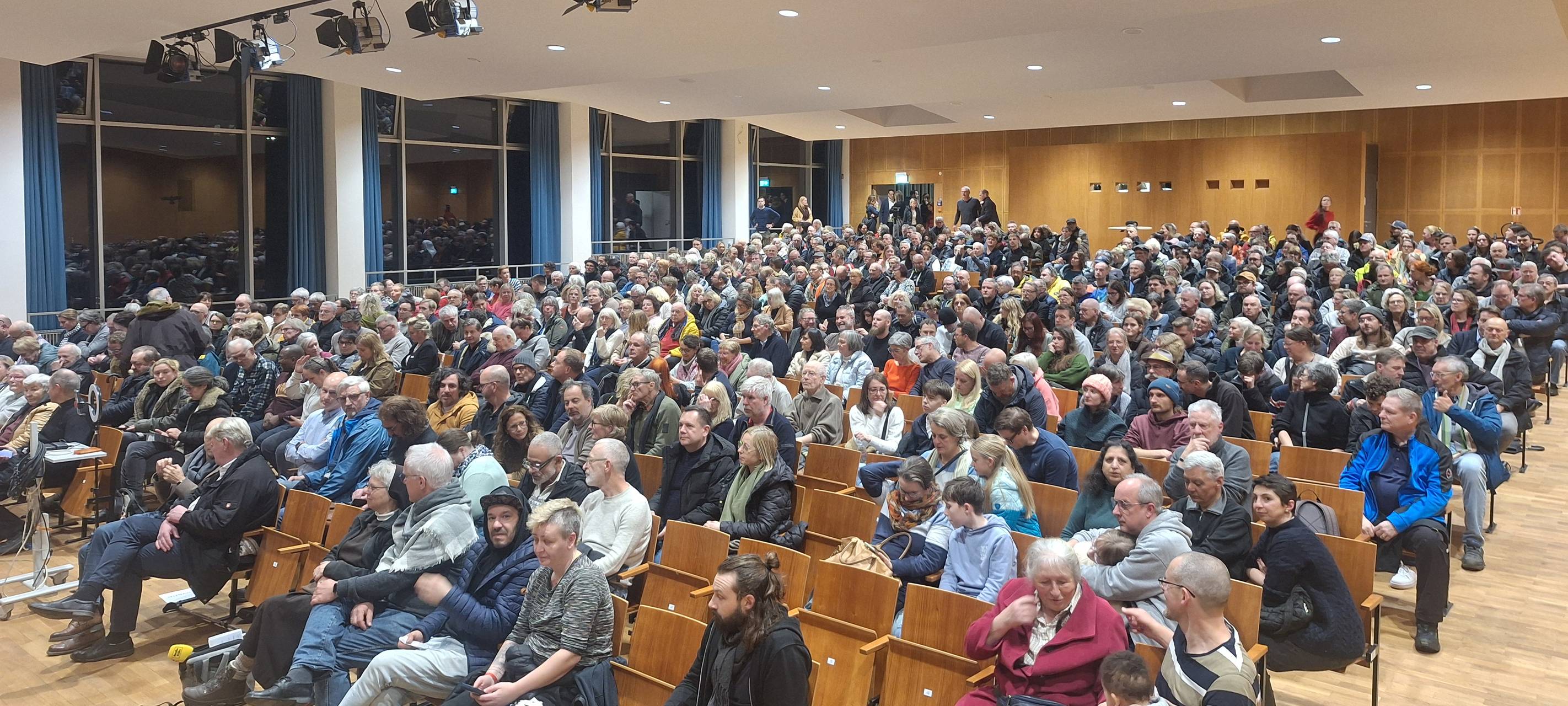 Großer Andrang bei Infoabend zum Suchthilfezentrum