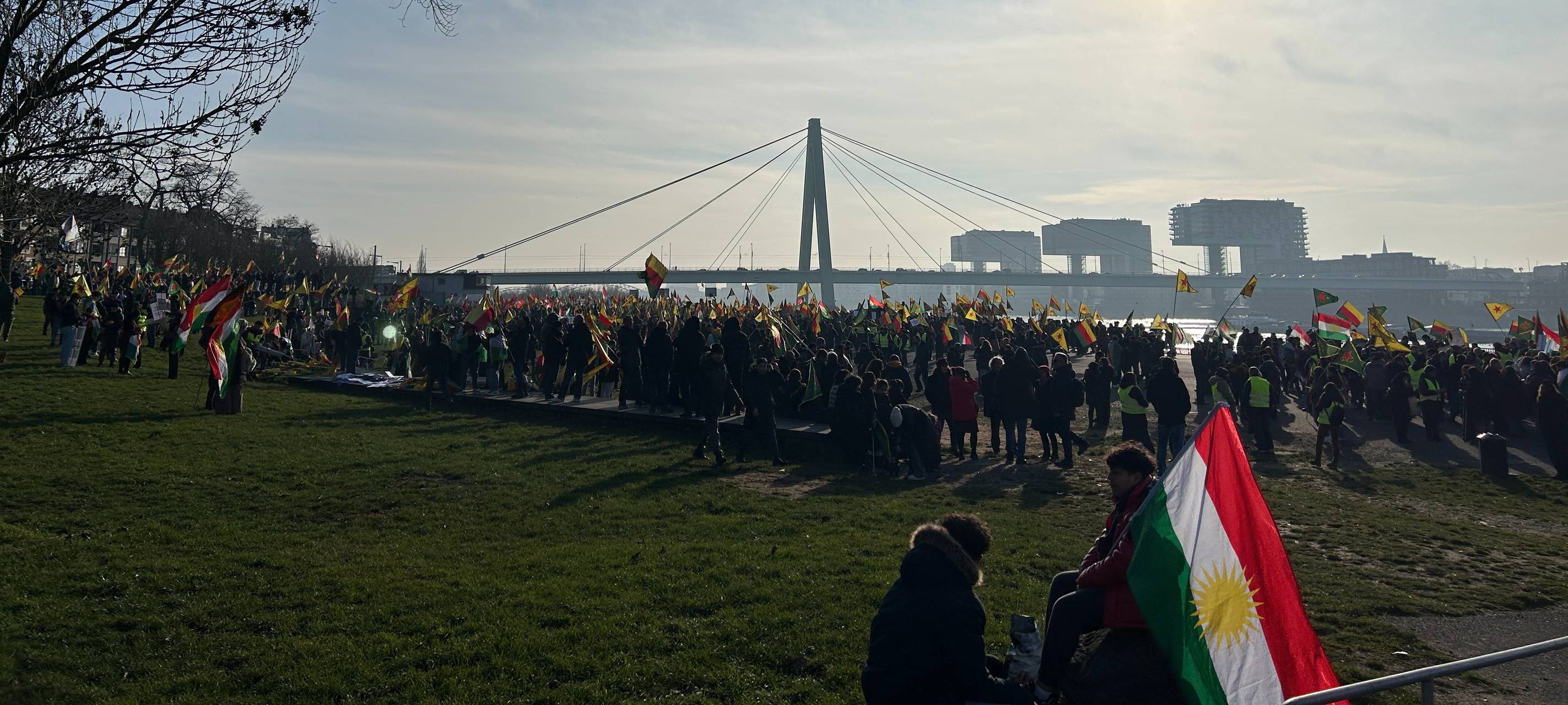 10.000 Menschen bei prokurdischer Demo auf der Straße