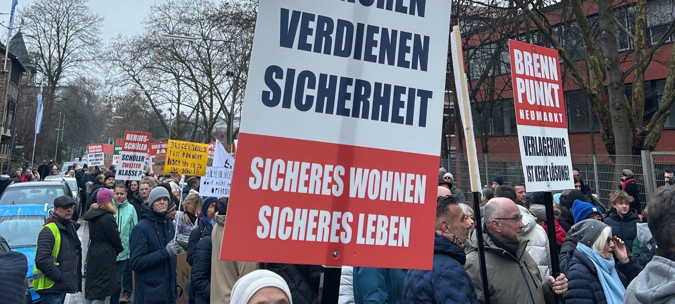 Demonstration gegen Suchthilfezentrum