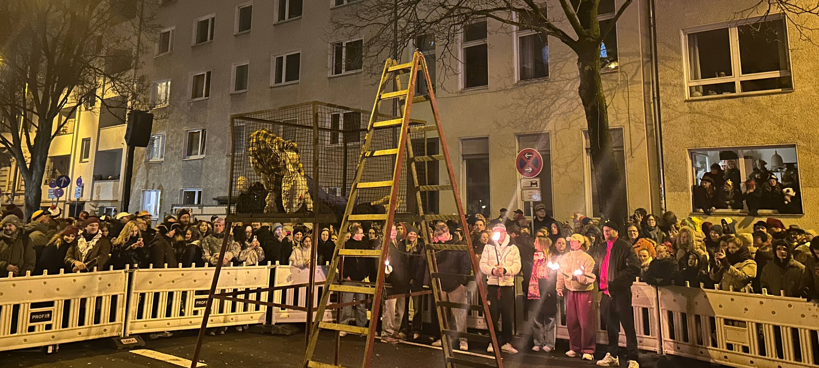 Köln wieder sündenfrei - Dem Nubbel sei Dank