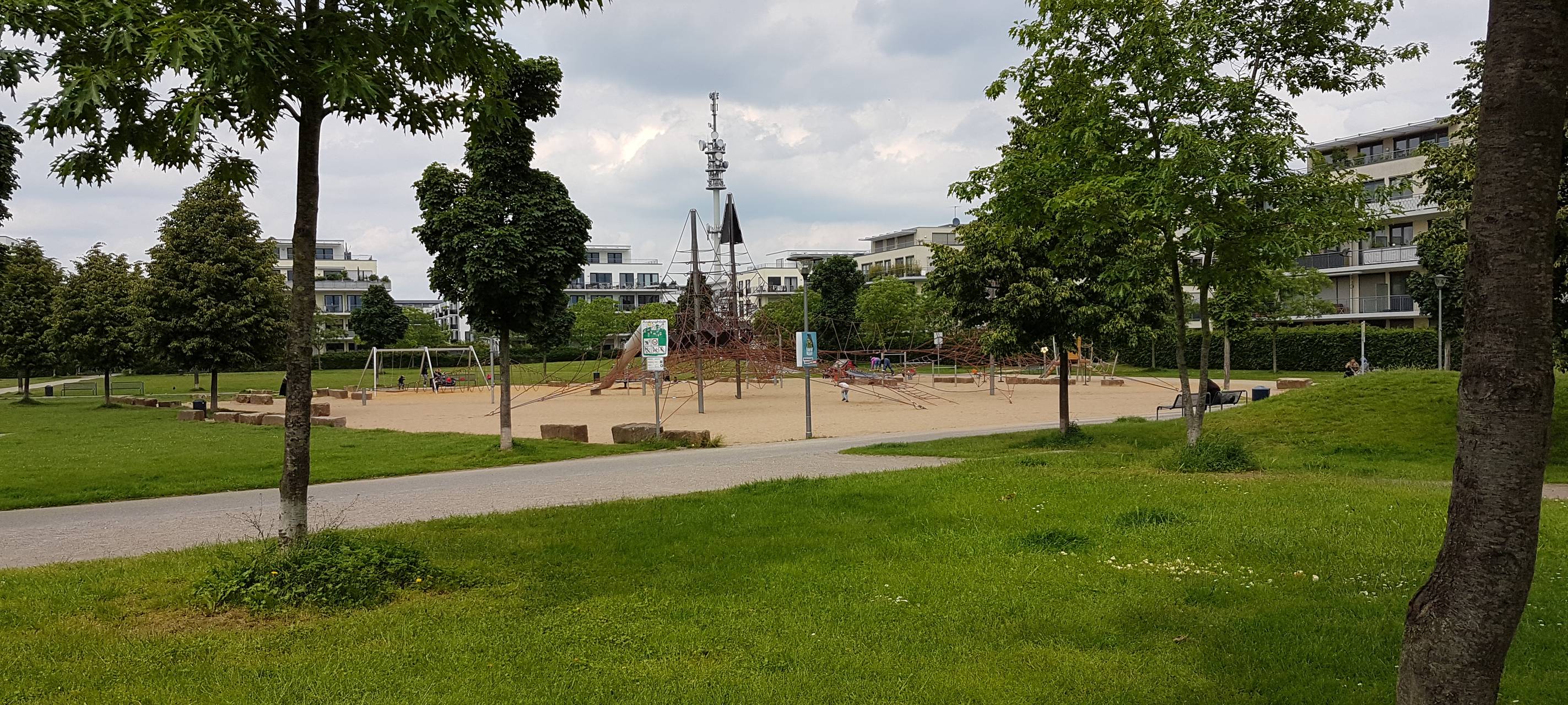 Polizei stoppt Streit: Verletzte nach Familienstreit in Mülheim