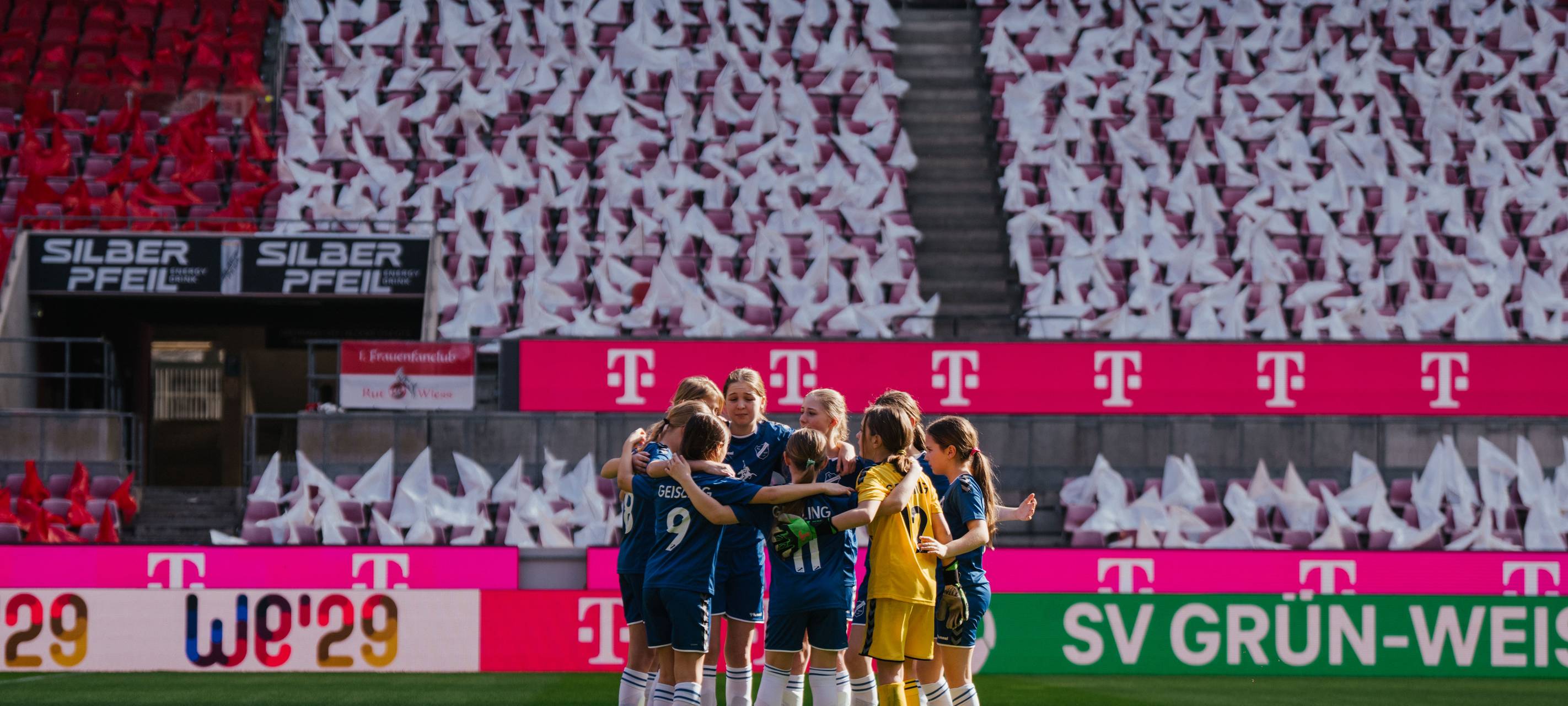 "Kicken wie die Profis" im RheinEnergieSTADION