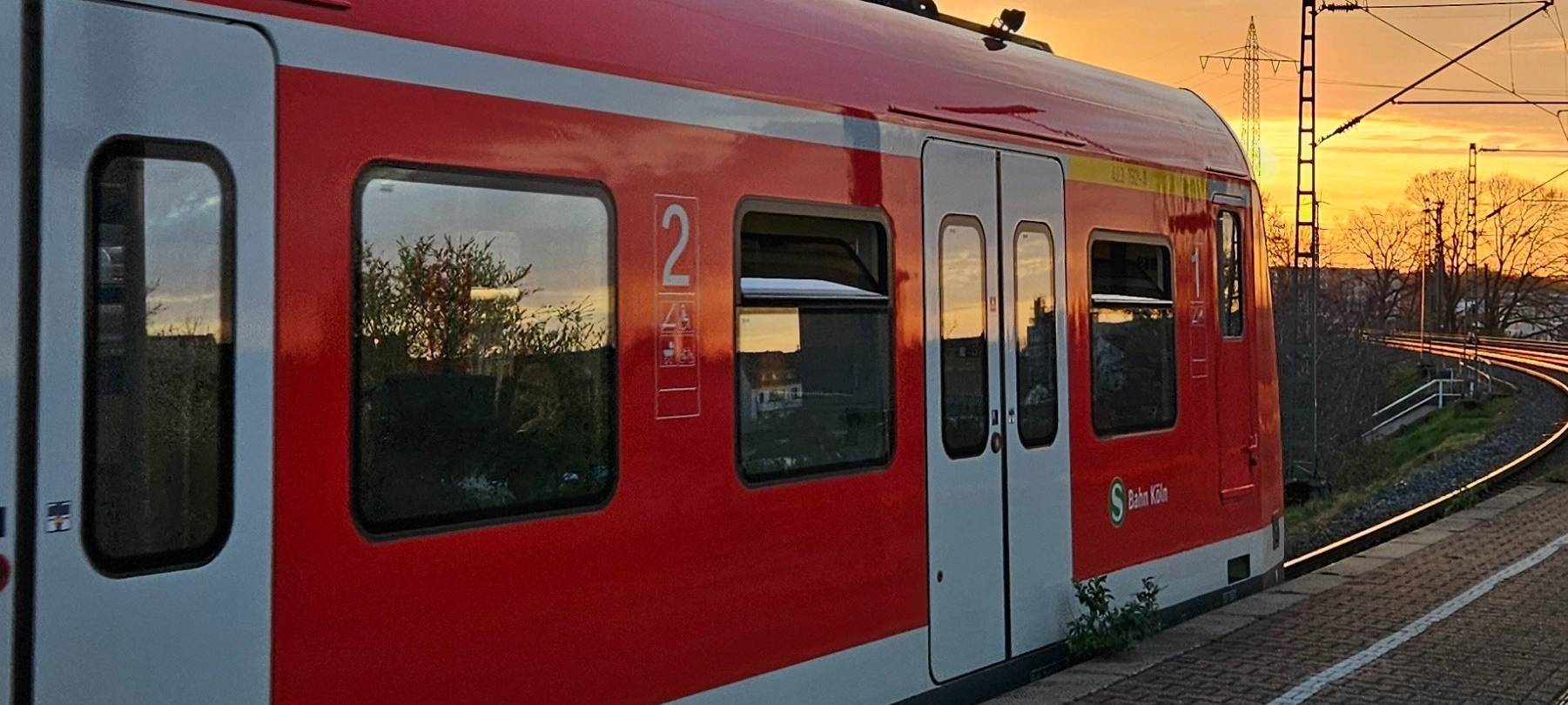 Unbekannte auf den Gleisen legen Bahnverkehr zeitweise lahm