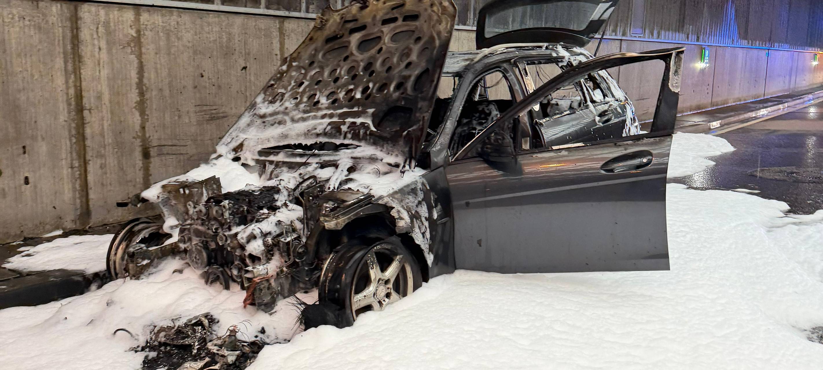 Tunnel Lövenich am Donnerstag zeitweise wegen Autobrand voll gesperrt