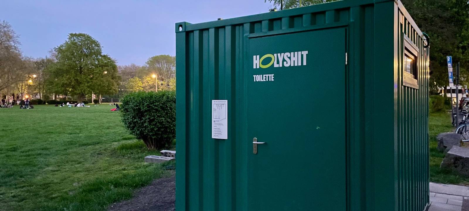 Holy Shit-Toilette auf der Uniwiese