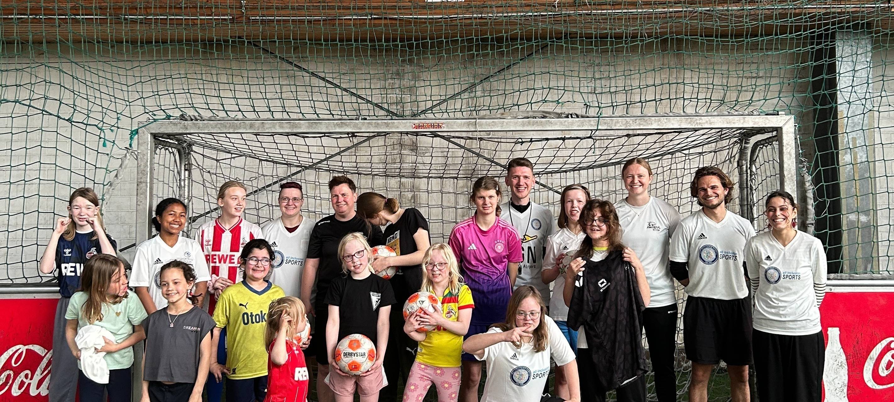 Erstes inklusives Mädchenfußballteam in Köln