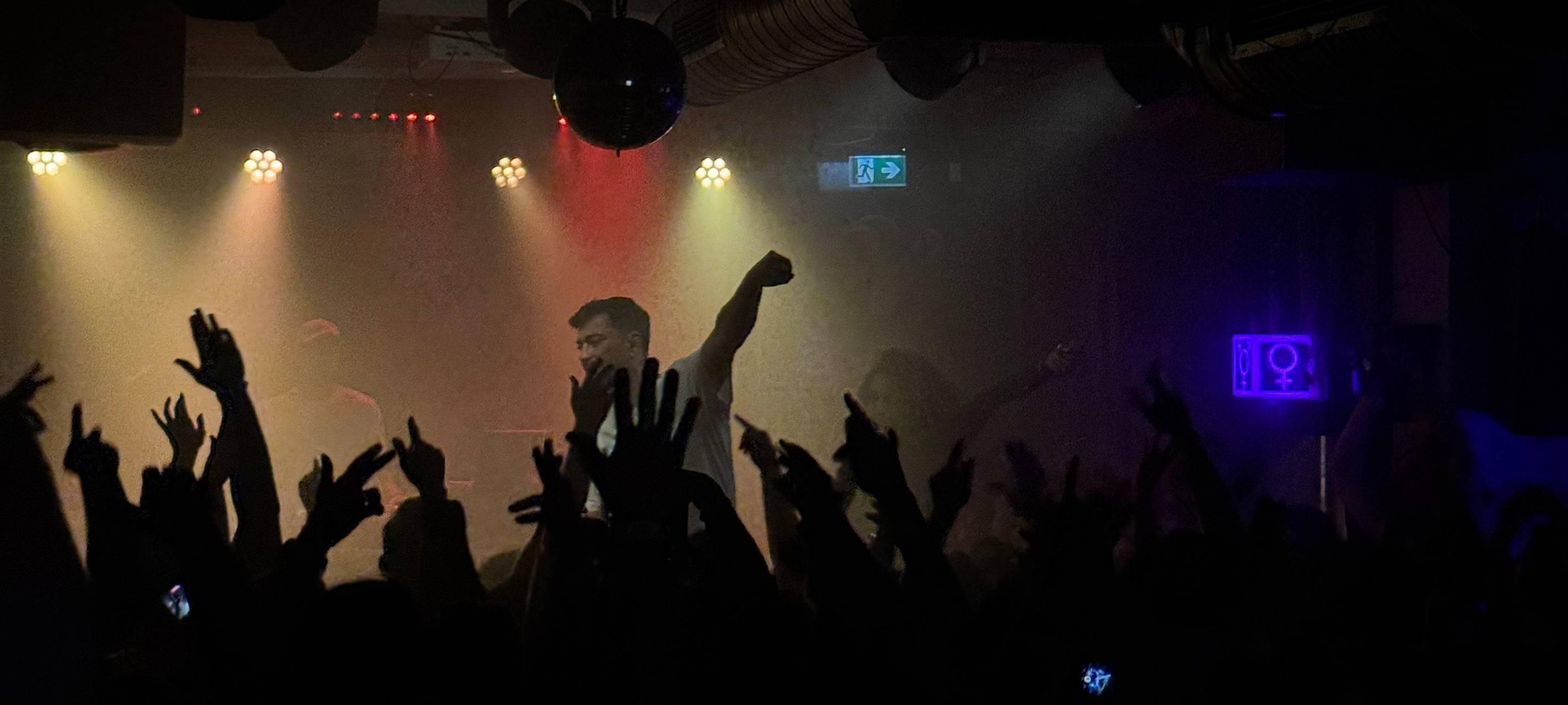 Hunderte wollten Marteria in Ehrenfeld sehen