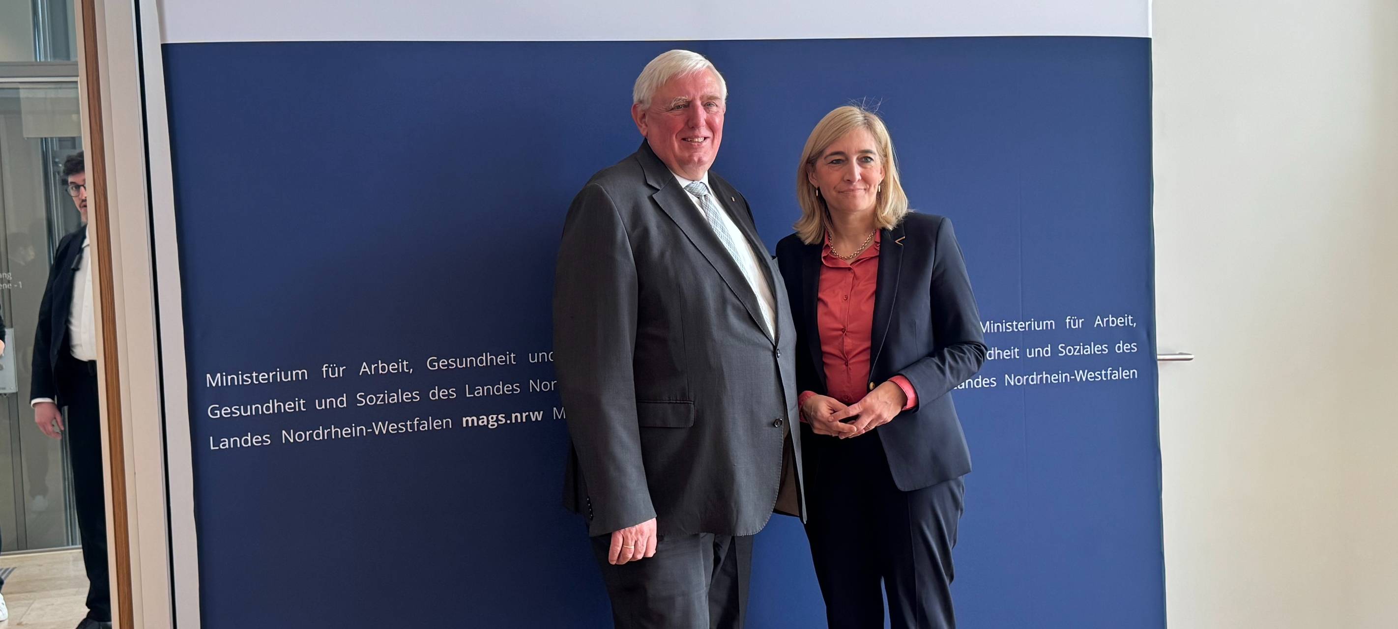 Nationale Impfkonferenz in Kölner Flora gestartet