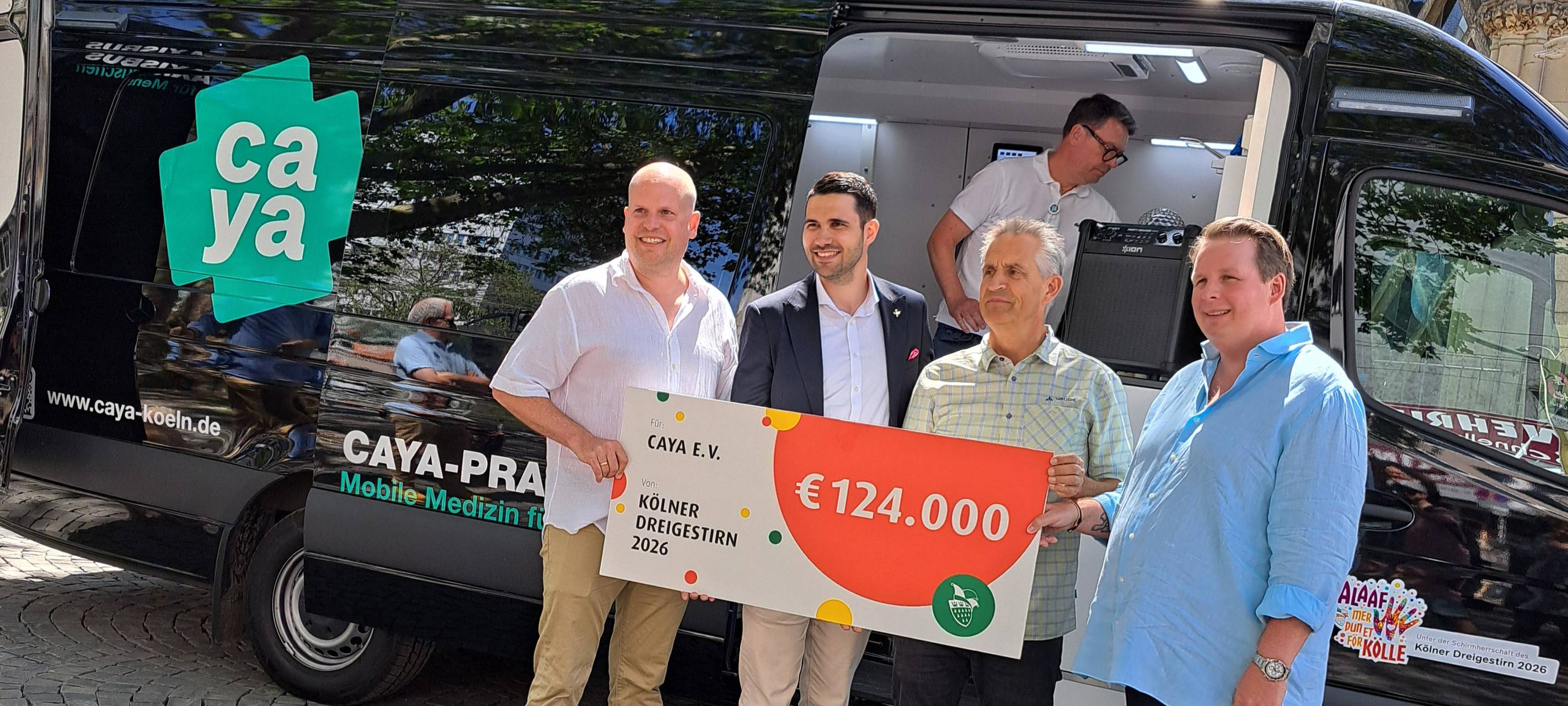 Dreigestirn übergibt große Spende an CAYA e.V.