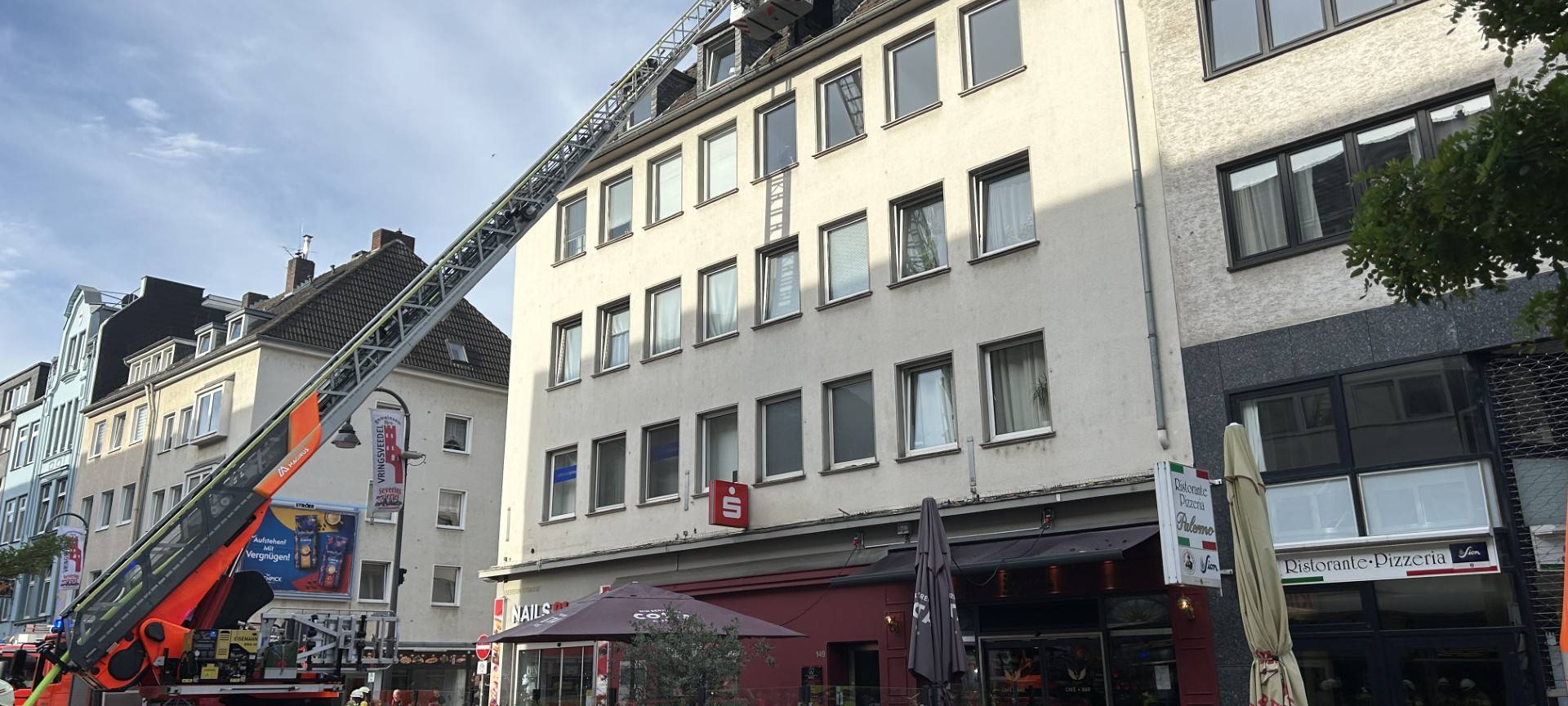 Feuerwehr rettet Kinder aus brennender Wohnung