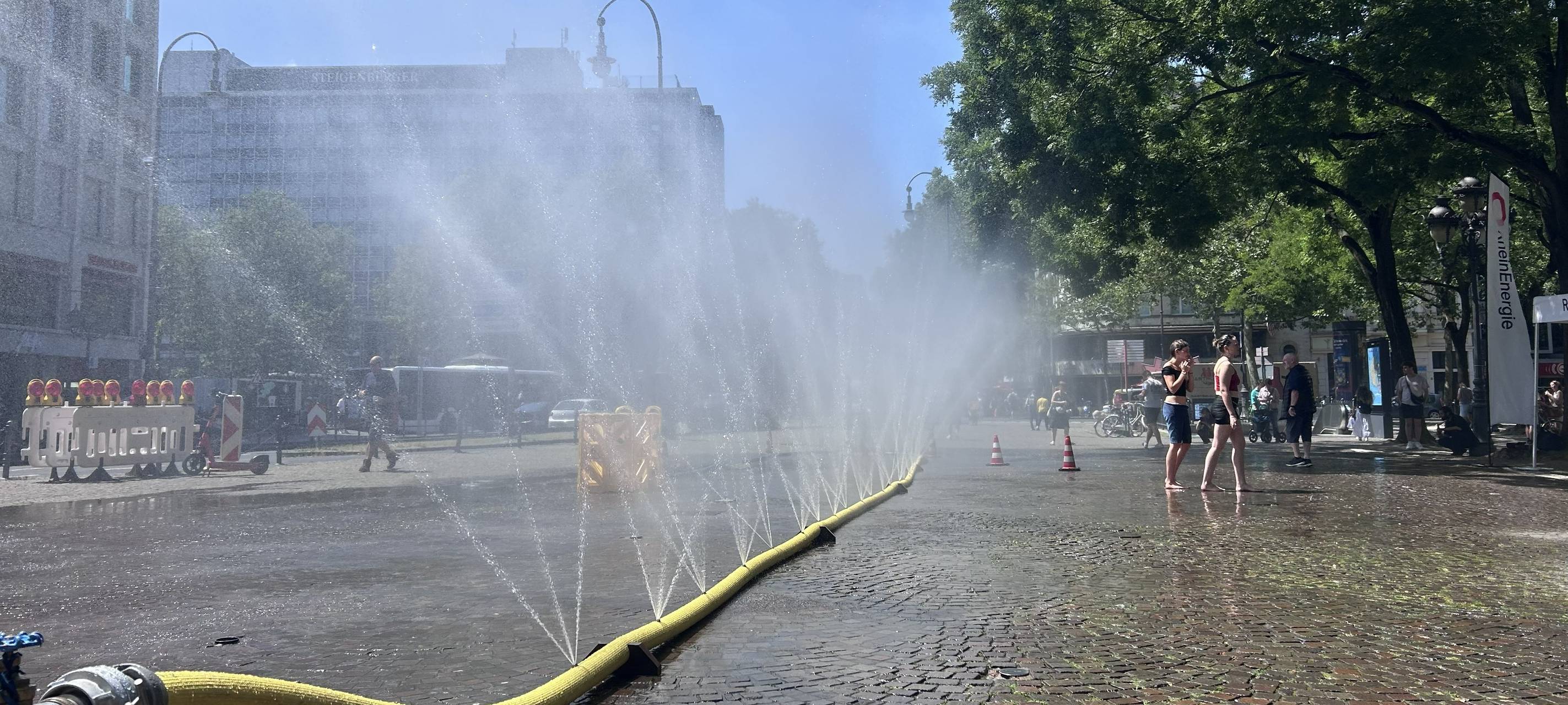 Sprühnebel auf dem Rudolfplatz