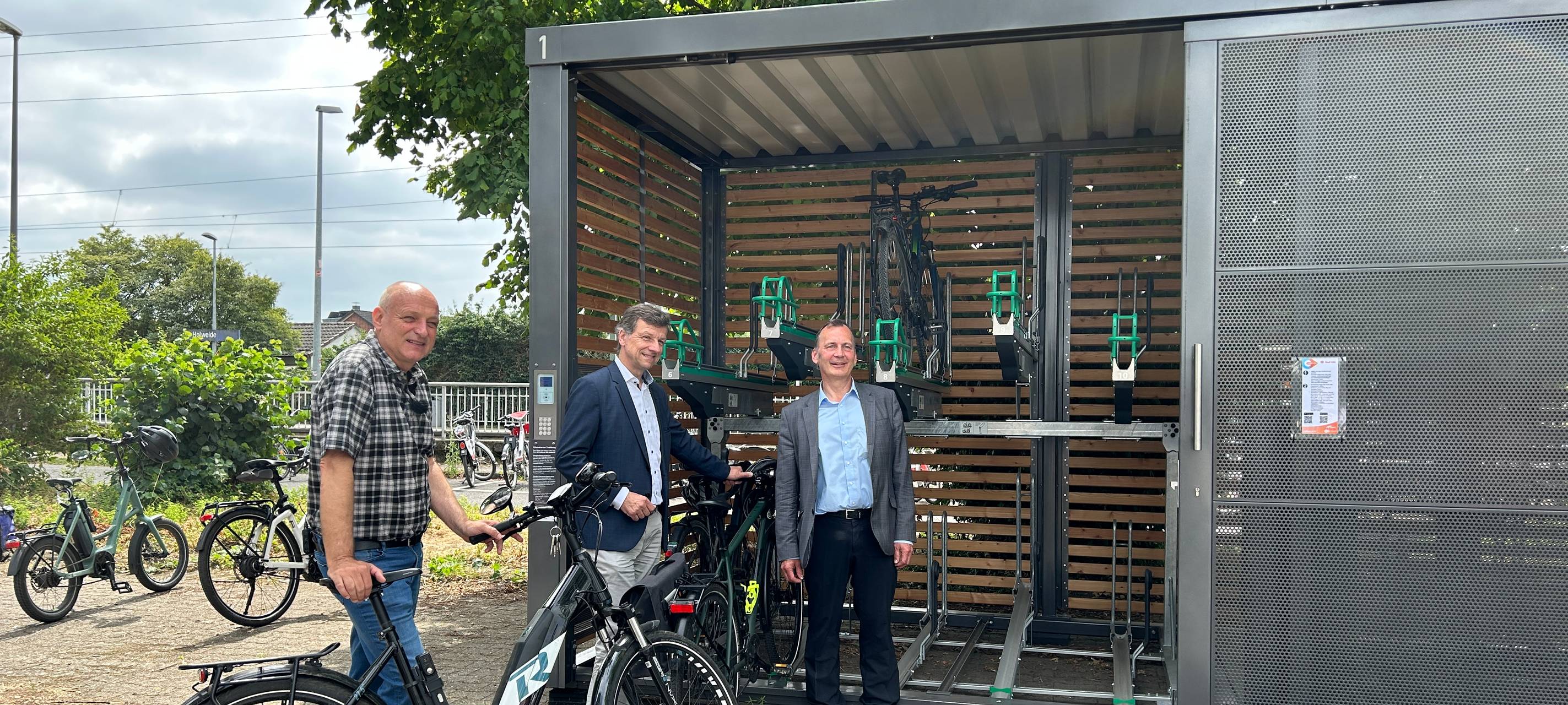 Erste Fahrradsammelgarage in Holweide eröffnet