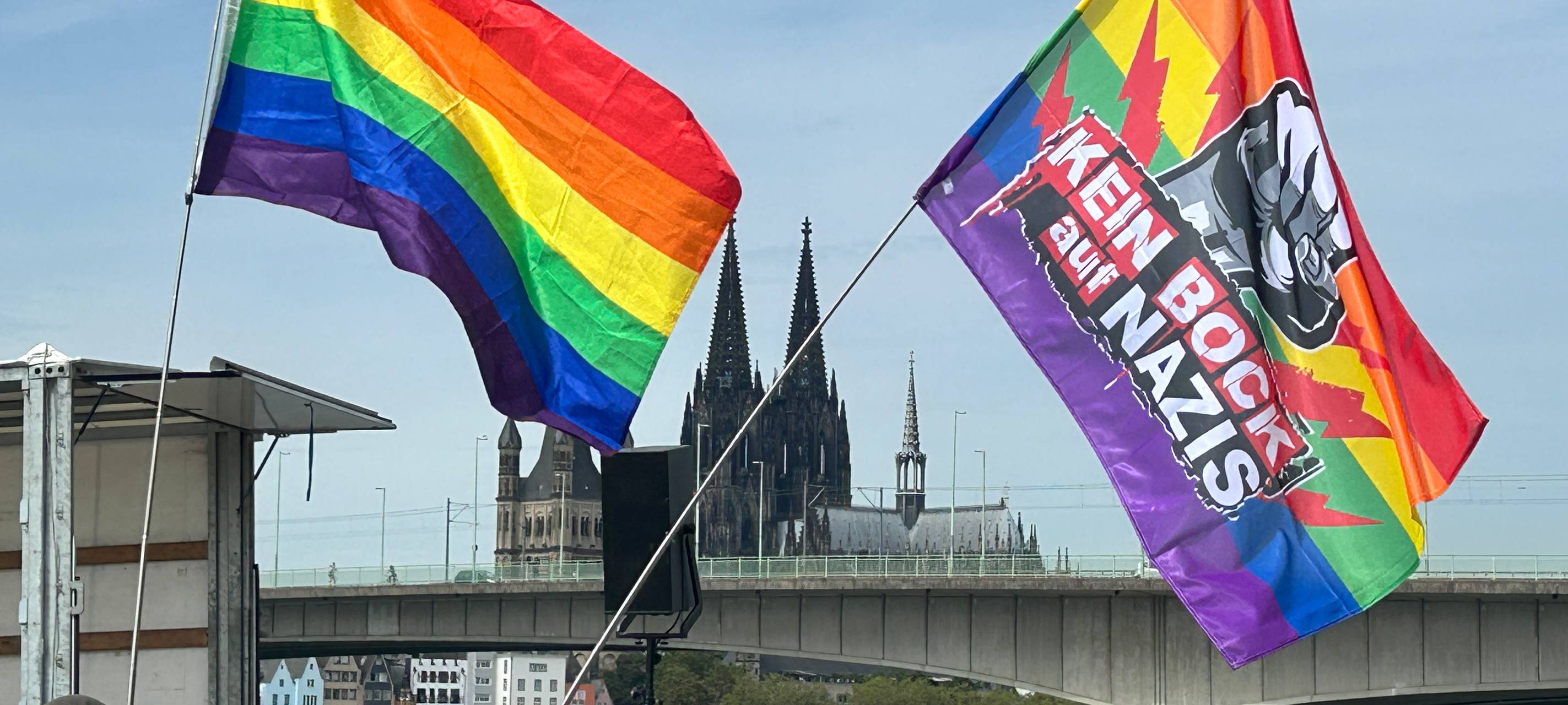 Tausende Menschen beim Queer March