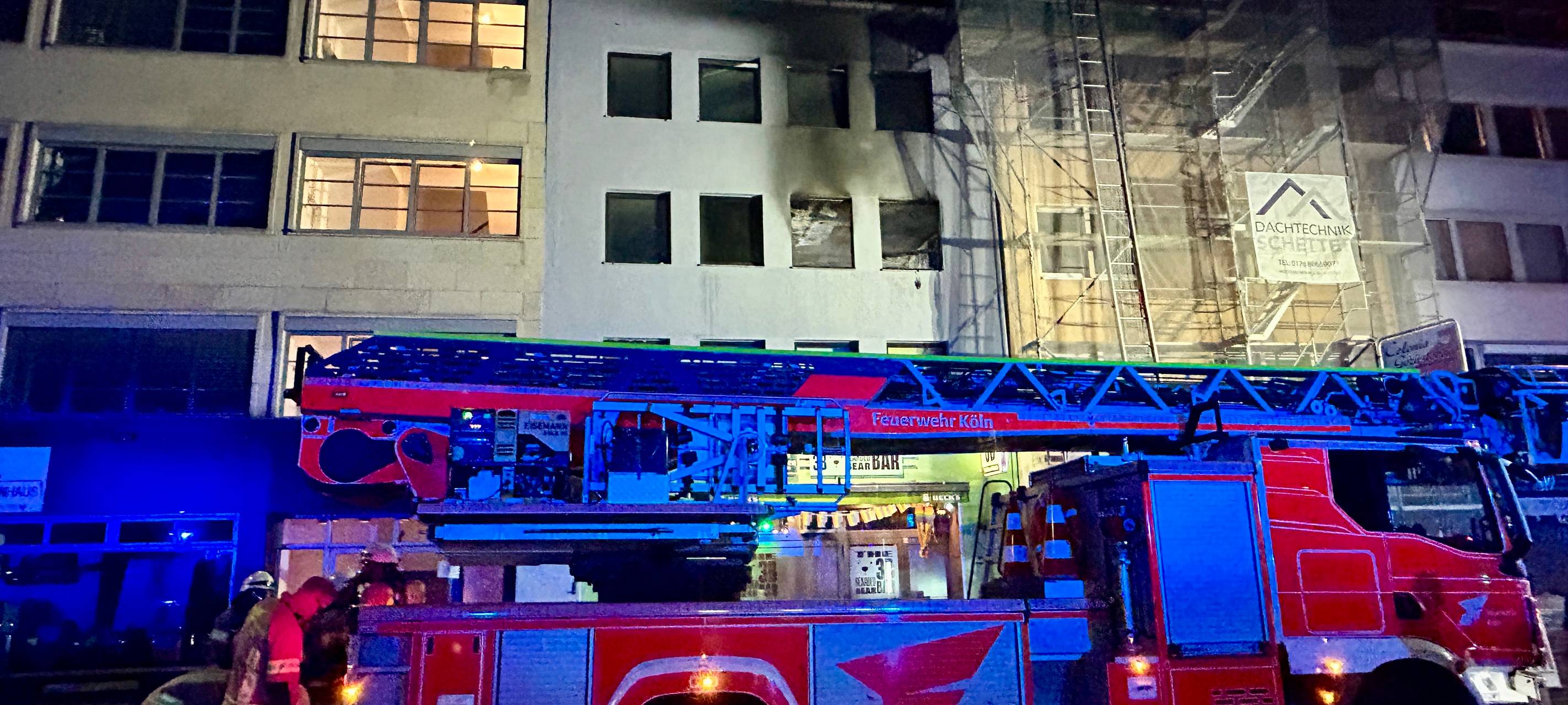 Wohnungsbrand sorgt für Großeinsatz