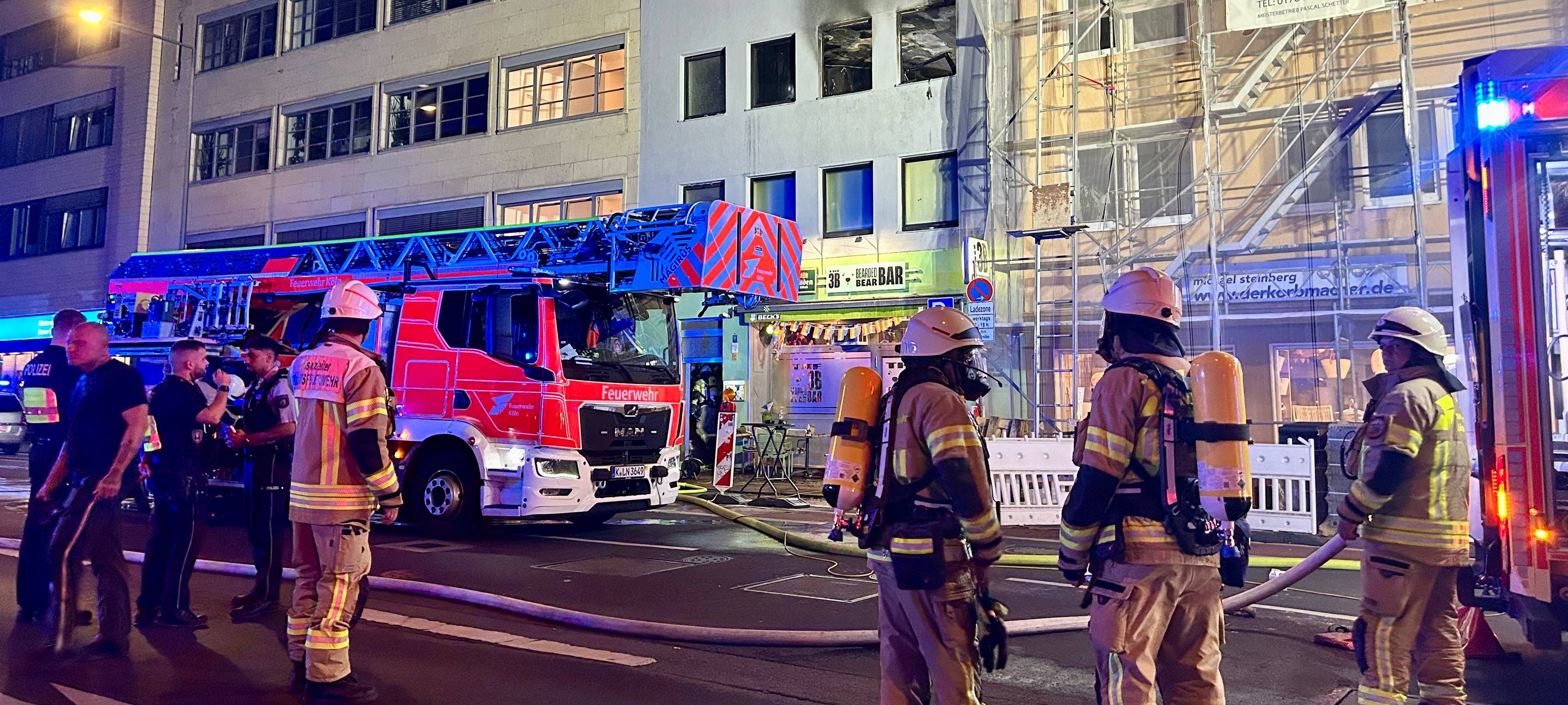 Wohnungsbrand sorgt für Großeinsatz