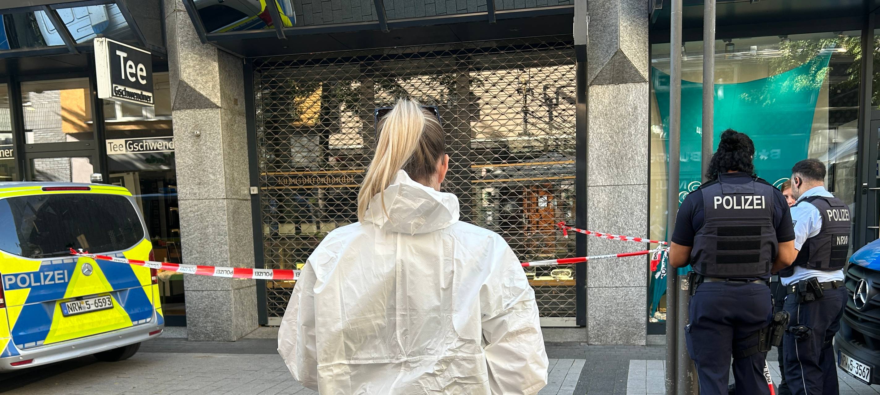 Schüsse auf Kölner Uhrengeschäft - Kripo am Tatort