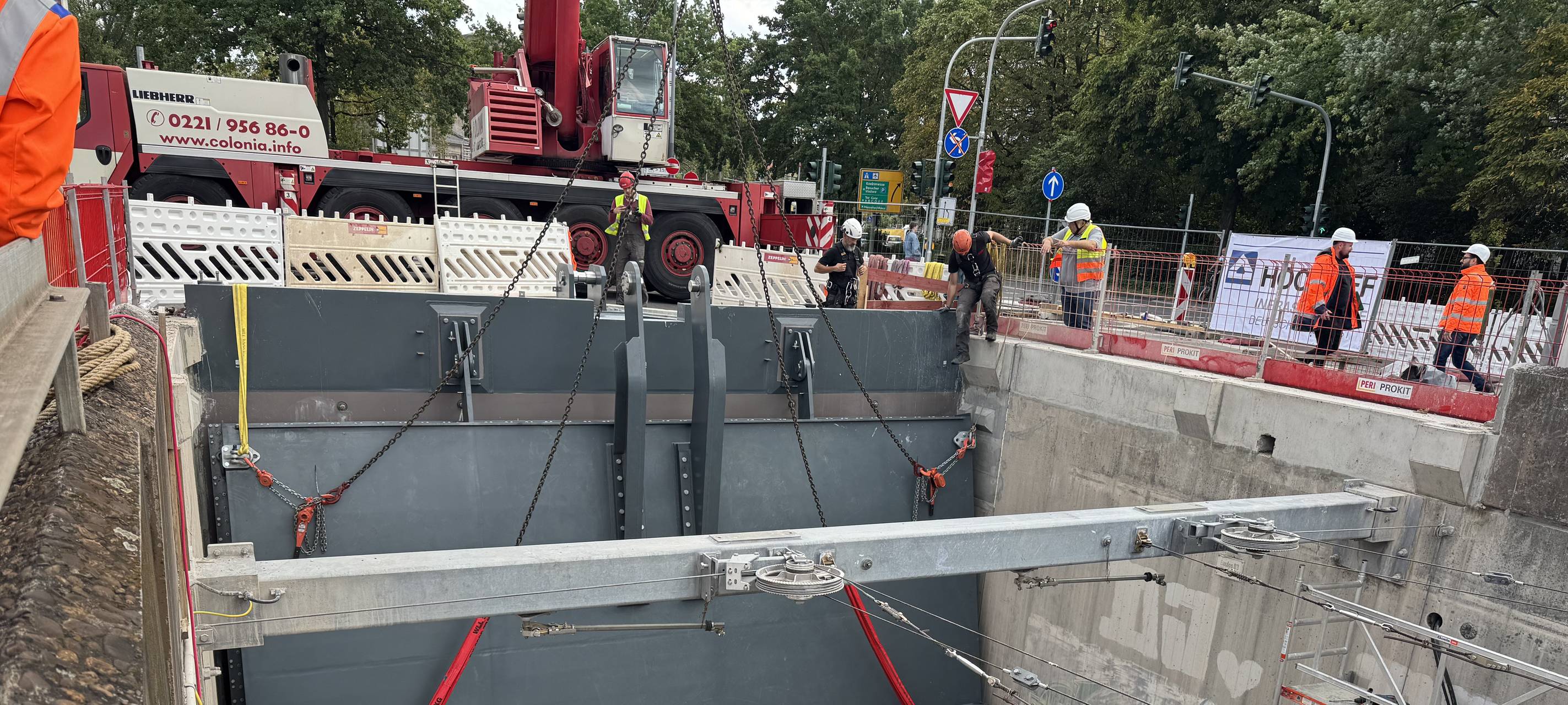 Neues Hochwasserschutztor in Deutz