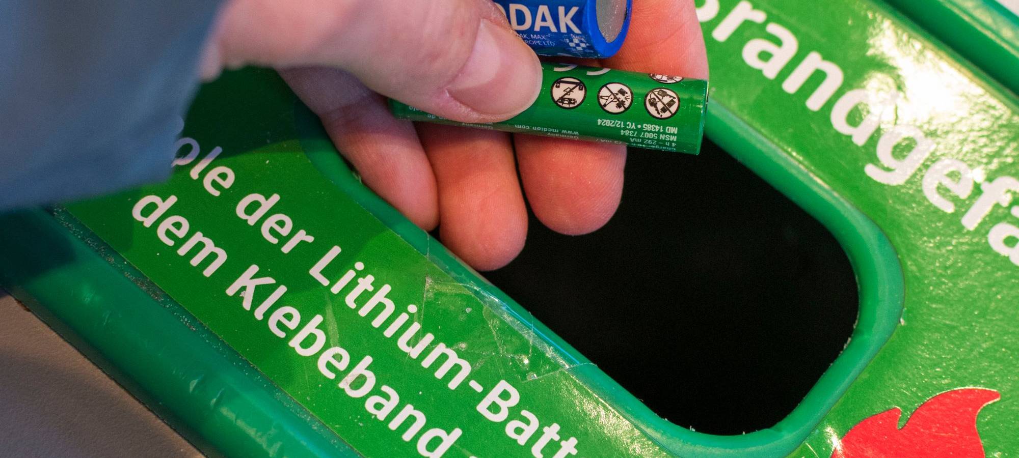 Lithiumbatterien richtig entsorgen: AWB warnt vor Brandgefahr