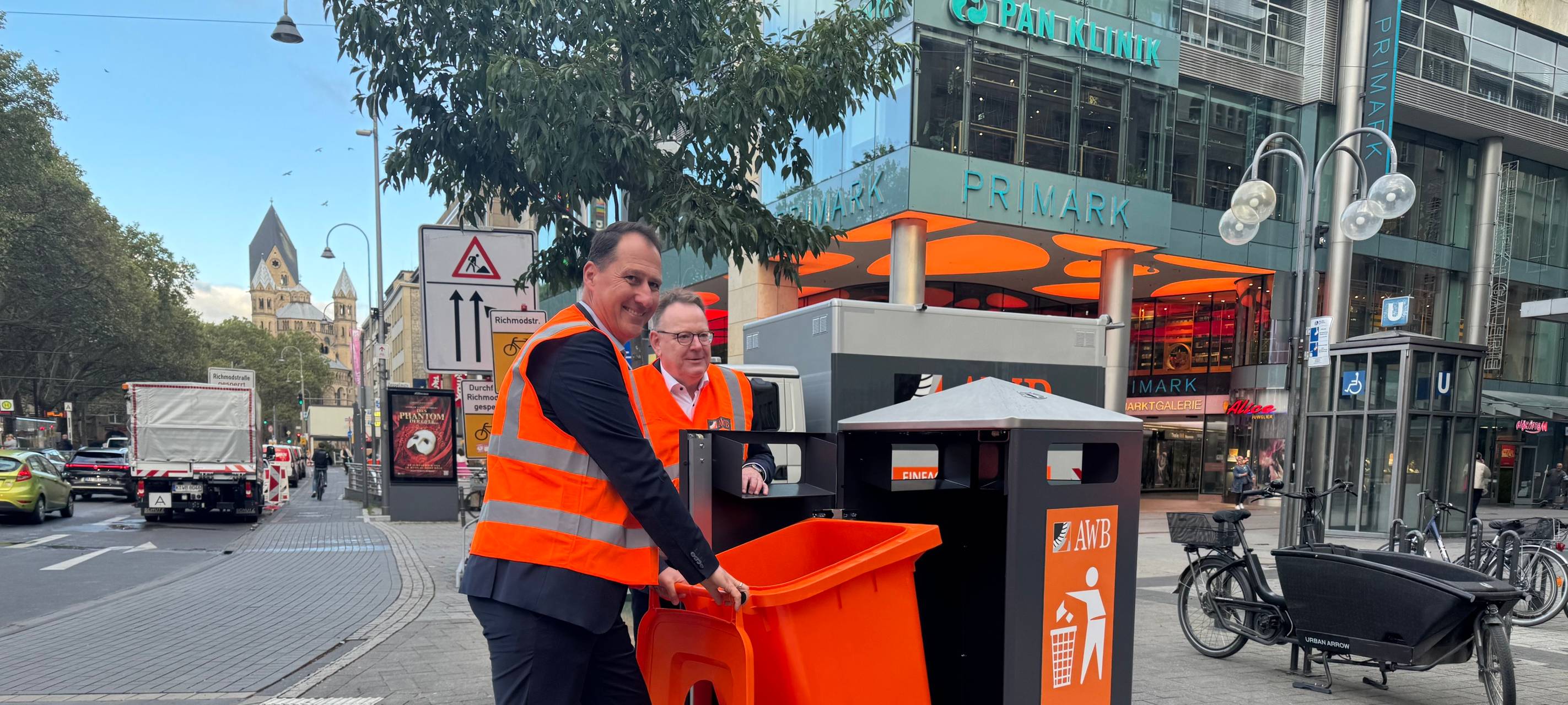 Neue Mülleimer sollen für sauberere Straßen in Köln sorgen