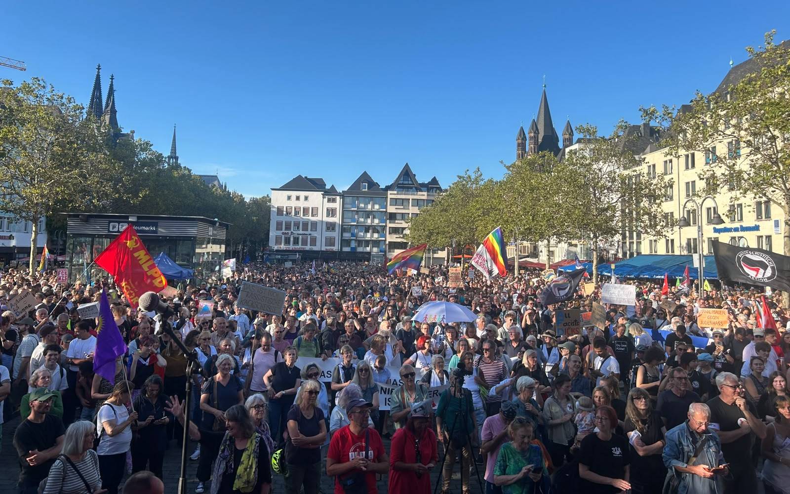 10.000 Menschen demonstrieren gegen Rechtsextremismus