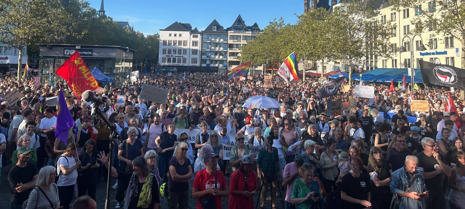 10.000 Menschen demonstrieren gegen Rechtsextremismus