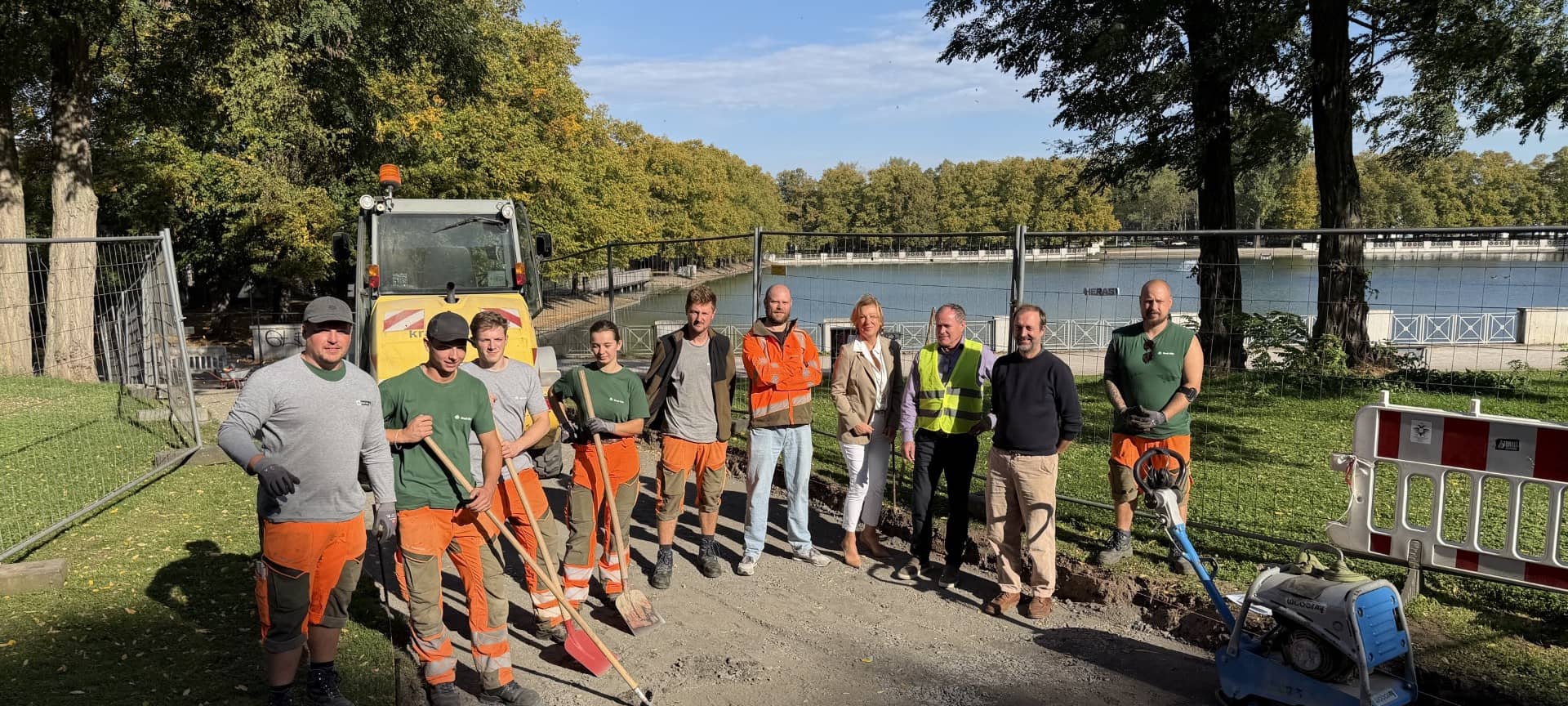 Azubis sanieren Grünanlagen am Aachener Weiher