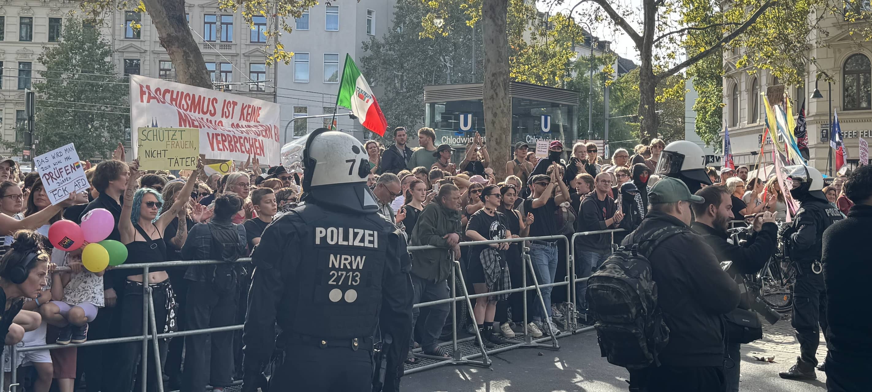 AfD-naher Demozug scheitert an tausenden Gegendemonstranten