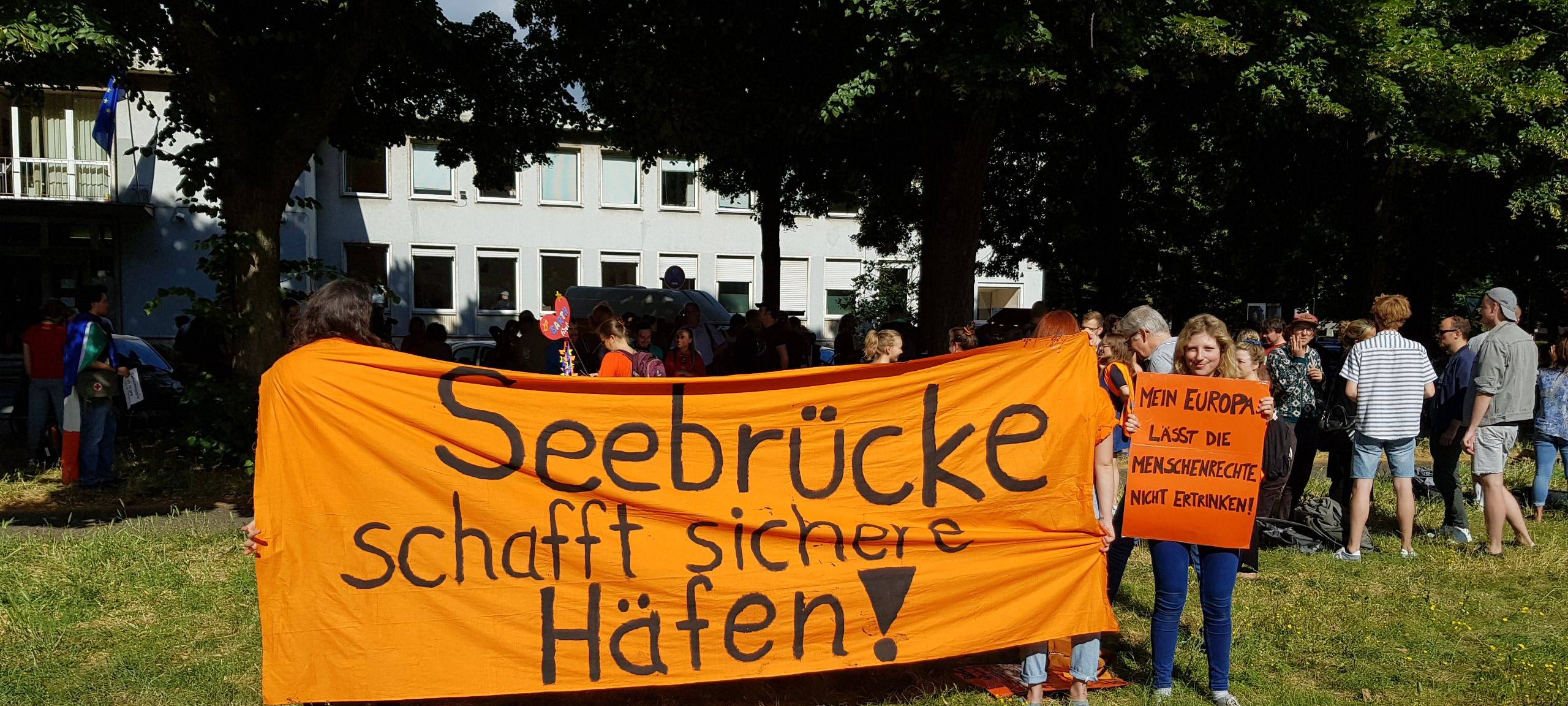 Mahnwache für Kapitänin Carola Rackete