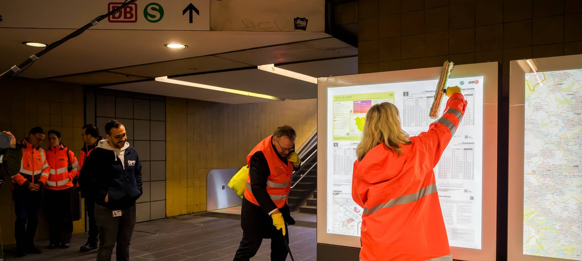 Großputz am Bahnhof Ehrenfeld