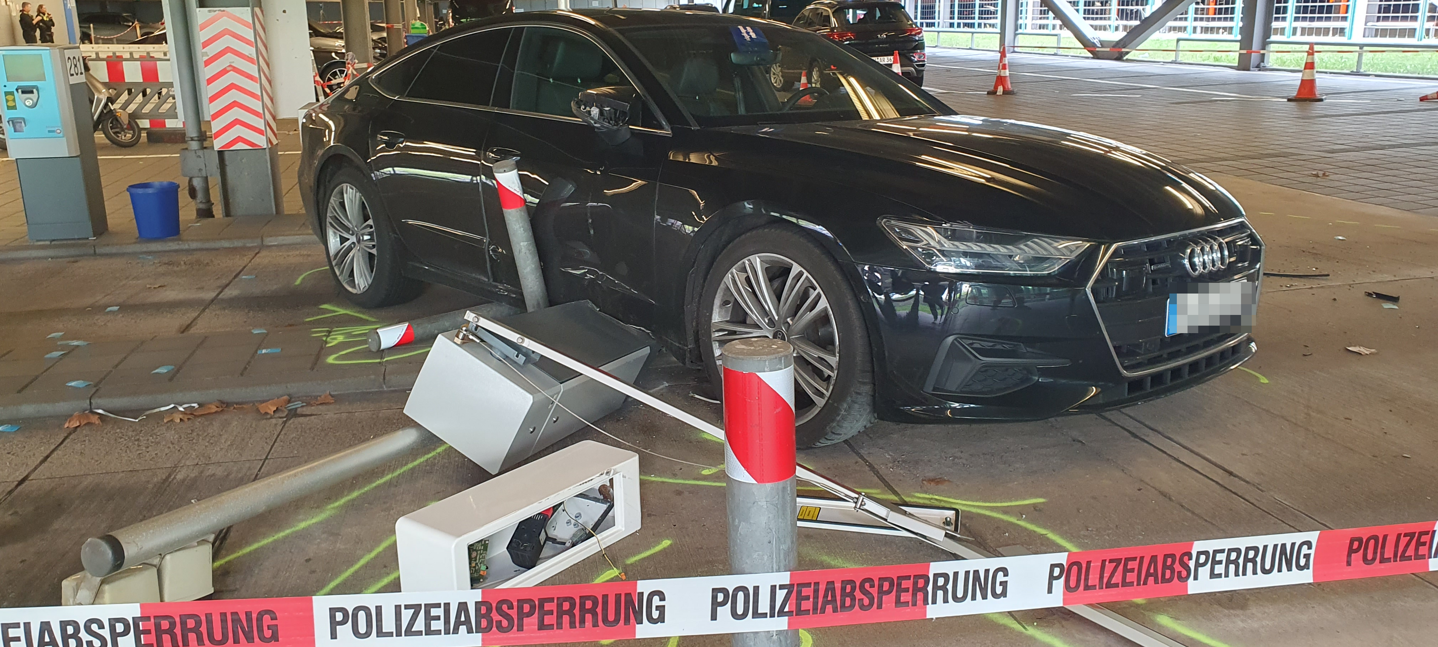 Kölner Flughafen: Mann verletzt mit Auto mehrere Menschen