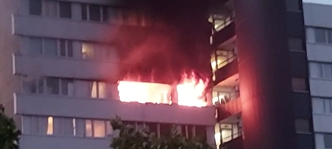 Hochhausbrand in Neuehrenfeld