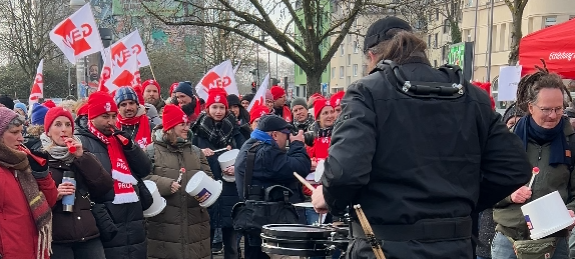 Angestellte Lehrer zum Streik aufgerufen
