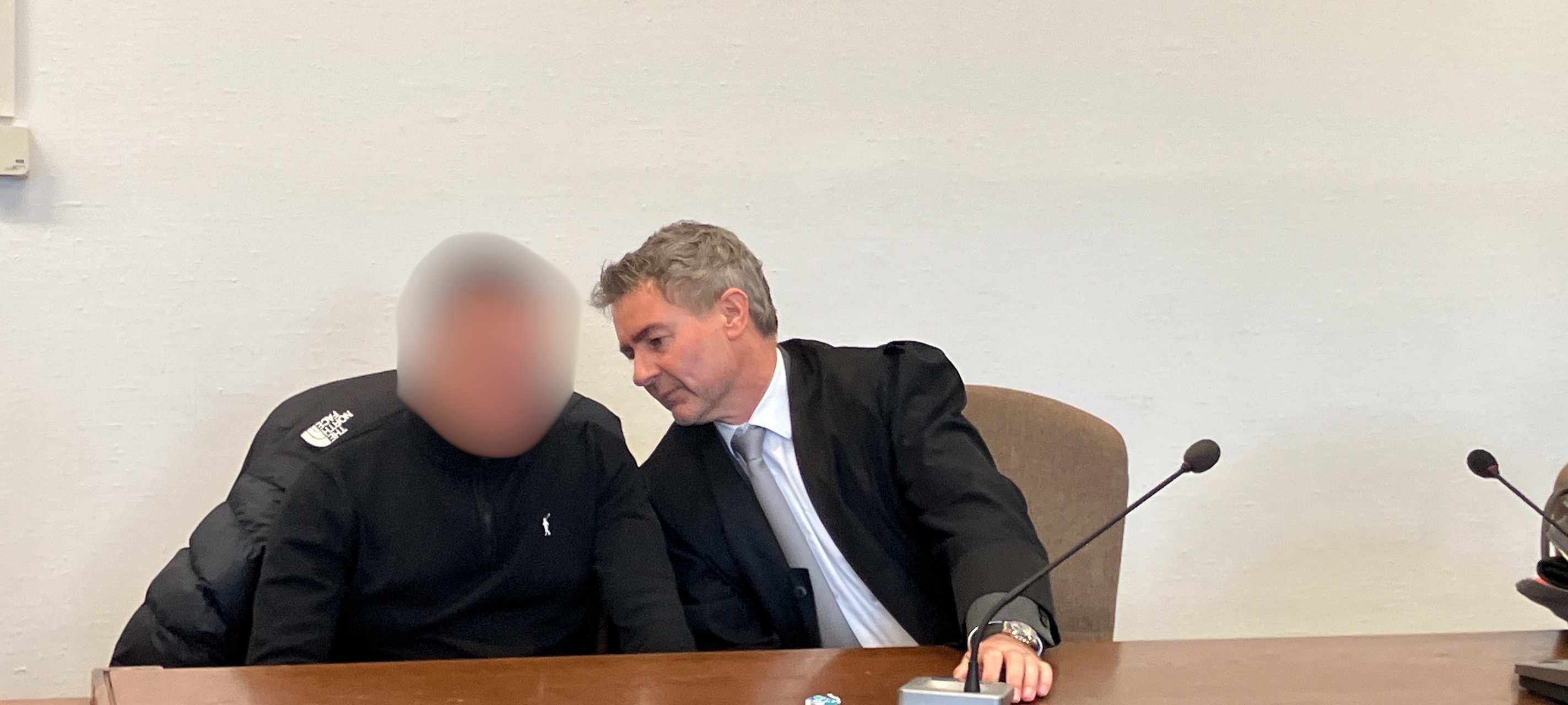 Prozessbeginn: Mann fährt in Hürth in Schülergruppe